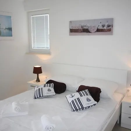 Bay Apartment *