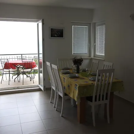 Apartment Bay