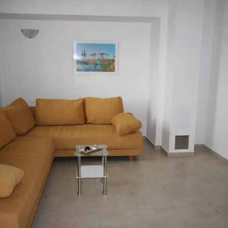 Bay Apartment *