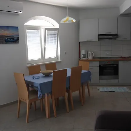Apartment Bay