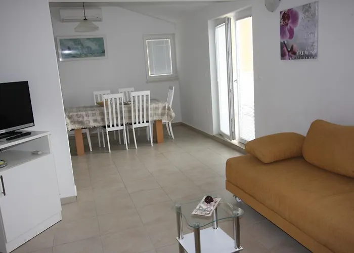 Apartment Bay *