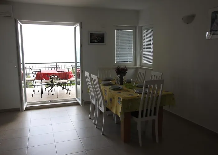 Apartment Bay