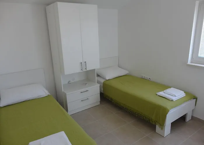Apartment Bay *