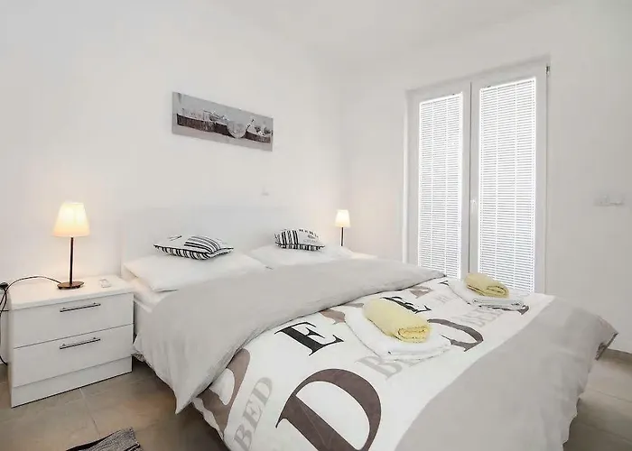 Apartment Bay