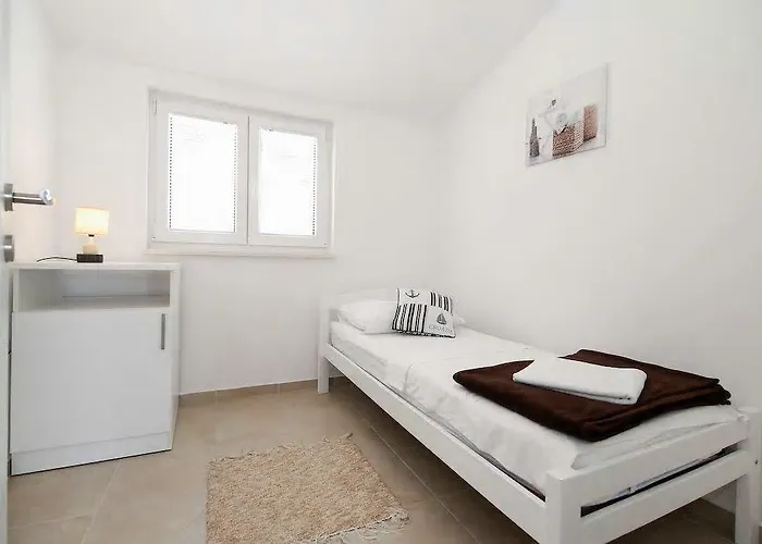 Bay Apartment *