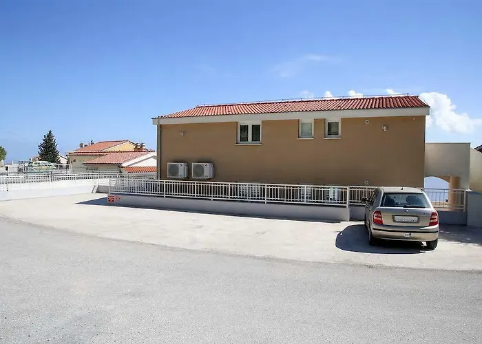 Apartment Bay *